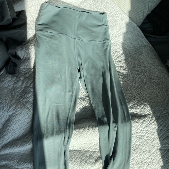 Blue lululemon leggings size 6 28” - Picture 3 of 4